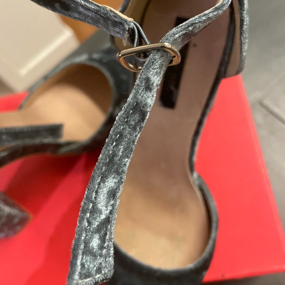 Heels - Picture 5 of 8